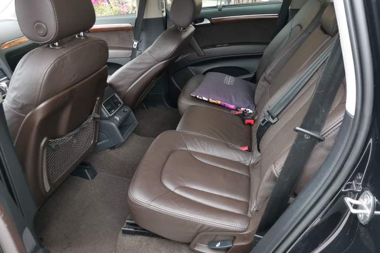 Used Audi Q7 2015 35 TFSI Ambition Edition Left Rear Seat
