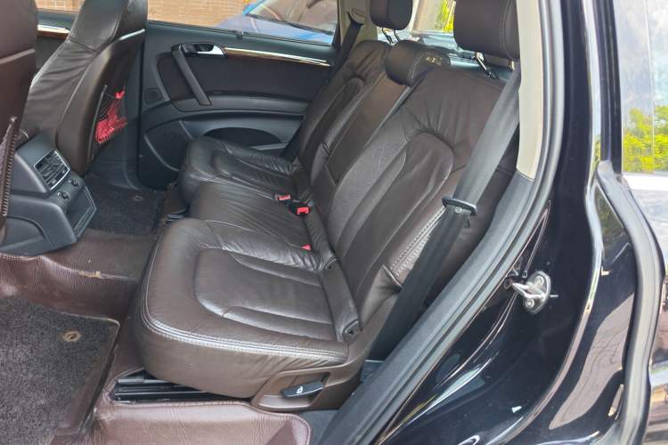 Used Audi Q7 2015 35 TFSI Ambition Edition Left Rear Seat