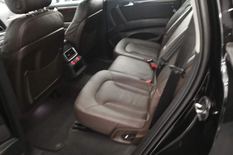 Used Audi Q7 2015 35 TFSI Ambition Edition Left Rear Seat
