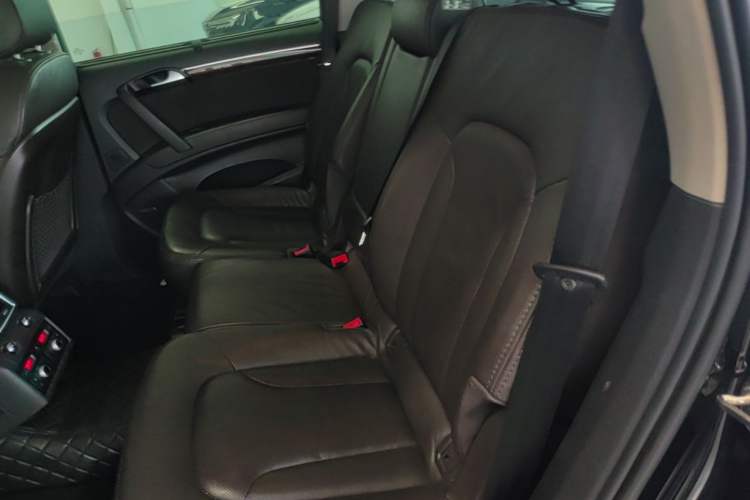 Used Audi Q7 2015 35 TFSI Sport Edition Left Rear Seat