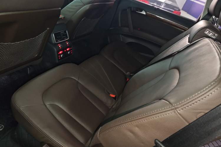 Used Audi Q7 2015 35 TFSI Sport Edition Left Rear Seat