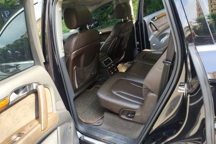 Used Audi Q7 2015 35 TFSI Ambition Edition Left Rear Seat