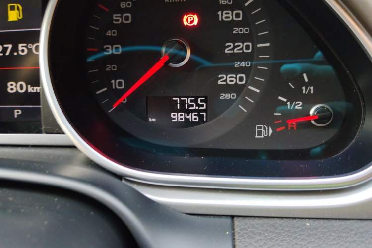 Used Audi Q7 2015 35 TFSI Sport Edition Odometer Close Up