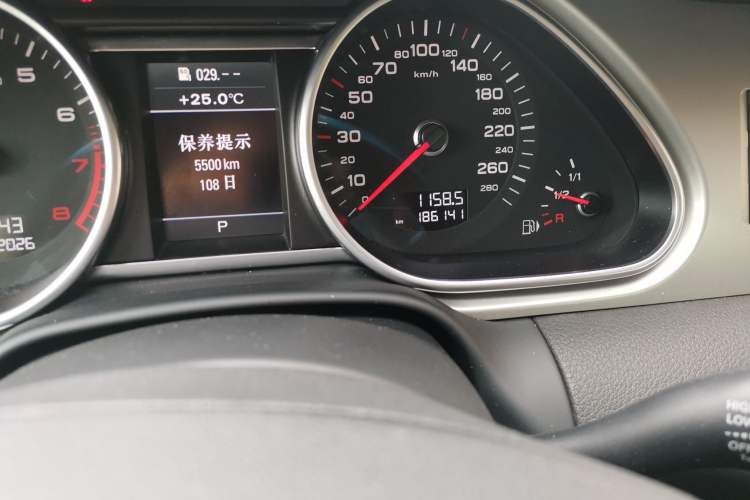 Used Audi Q7 2015 35 TFSI Ambition Edition Odometer Close Up