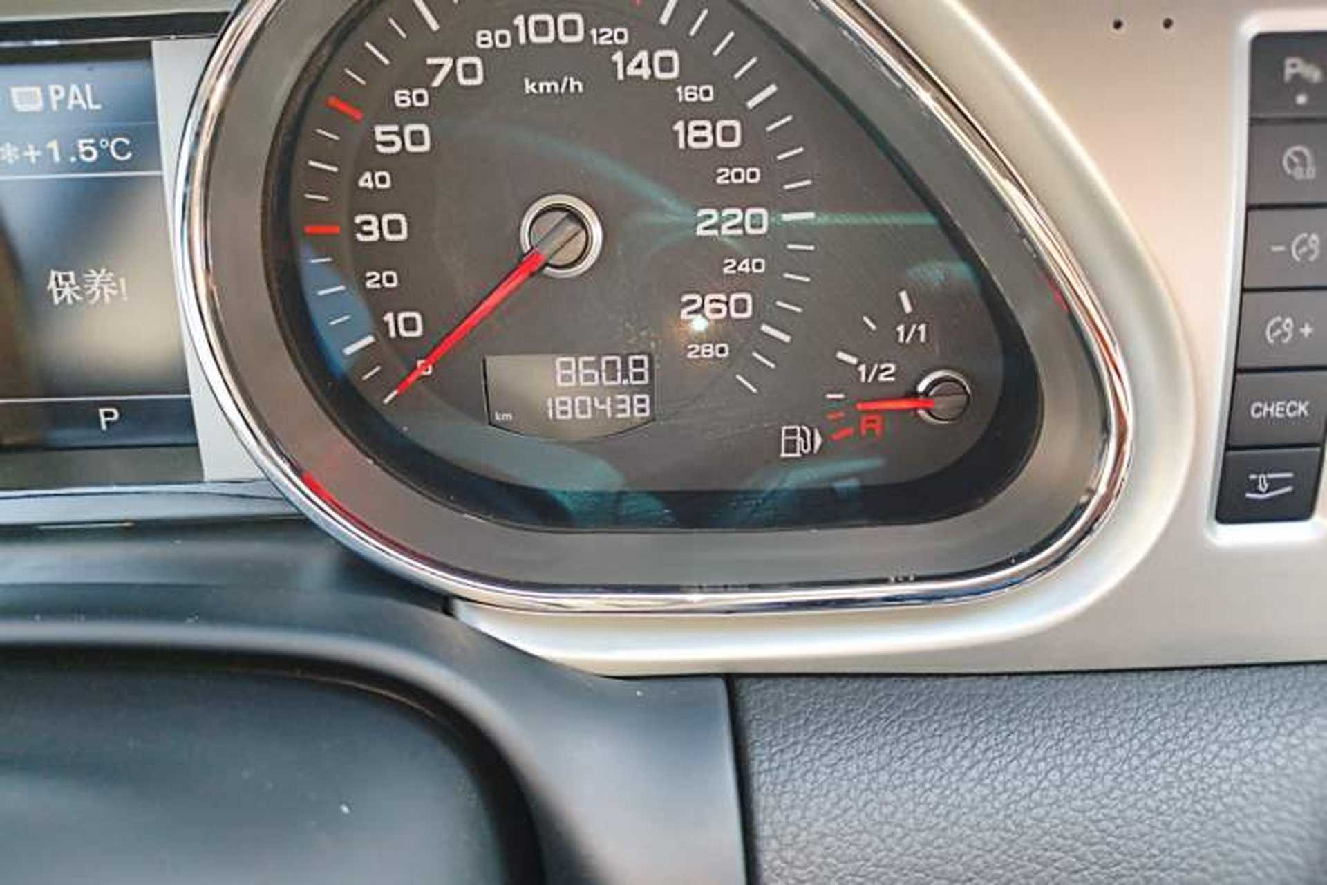 Used Audi Q7 2015 35 TFSI Sport Edition Odometer Close Up