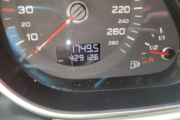 Used Audi Q7 2015 40 TFSI Collector's Edition Odometer Close Up
