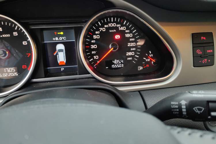 Used Audi Q7 2015 35 TFSI Sport Edition Odometer Close Up