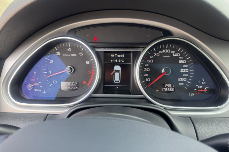 Used Audi Q7 2015 40 TFSI Collector's Edition Odometer Close Up