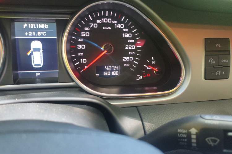 Used Audi Q7 2015 40 TFSI Collector's Edition Odometer Close Up