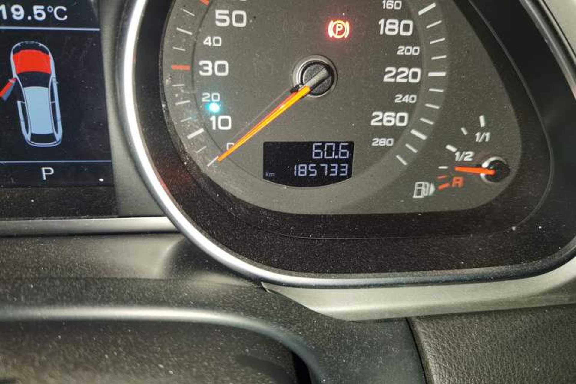 Used Audi Q7 2015 35 TFSI Ambition Edition Odometer Close Up
