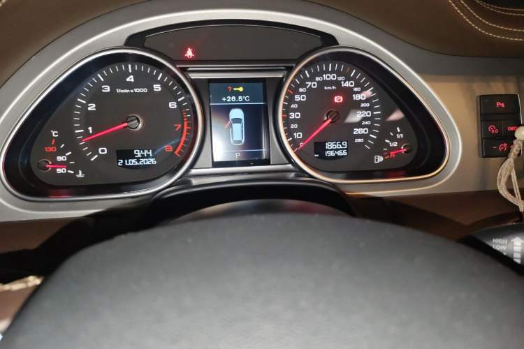 Used Audi Q7 2015 40 TFSI Collector's Edition Odometer Close Up