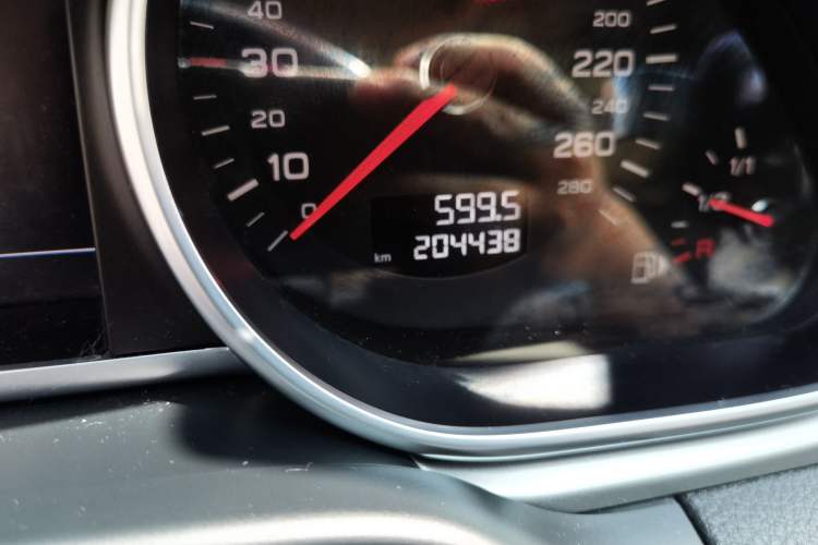 Used Audi Q7 2015 35 TFSI Sport Edition Odometer Close Up