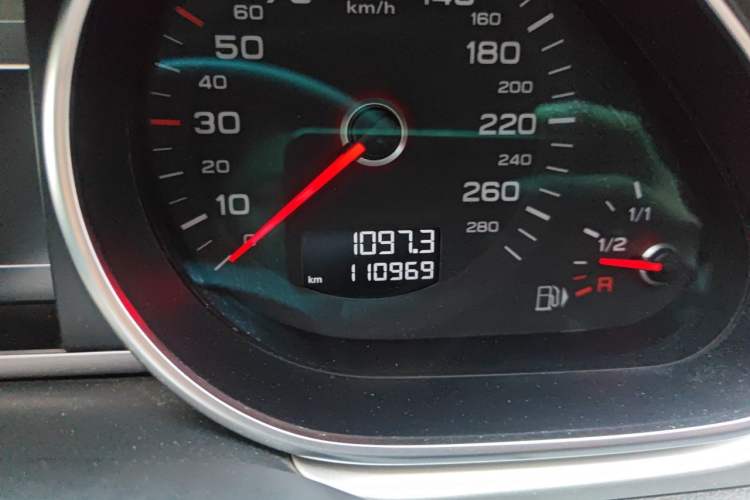 Used Audi Q7 2015 35 TFSI Ambition Edition Odometer Close Up