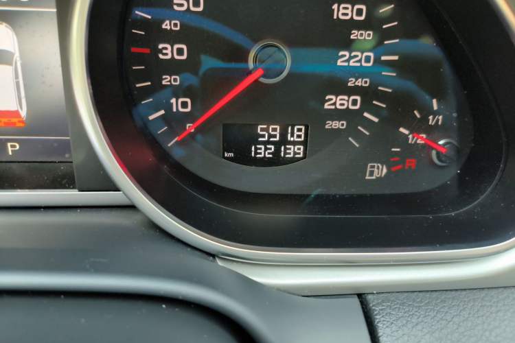 Used Audi Q7 2015 35 TFSI Ambition Edition Odometer Close Up