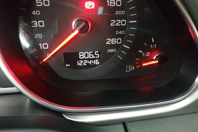 Used Audi Q7 2015 40 TFSI Collector's Edition Odometer Close Up
