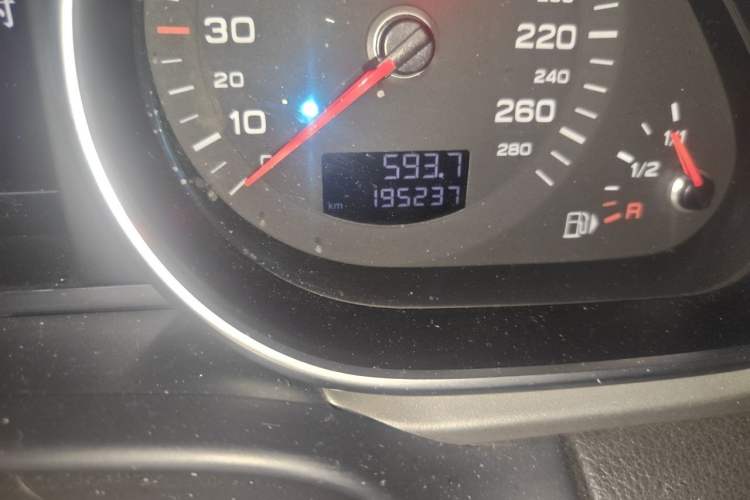 Used Audi Q7 2015 35 TFSI Sport Edition Odometer Close Up