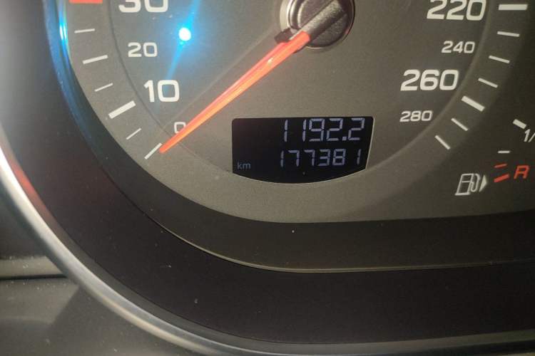 Used Audi Q7 2015 35 TDI Excellence Edition Odometer Close Up