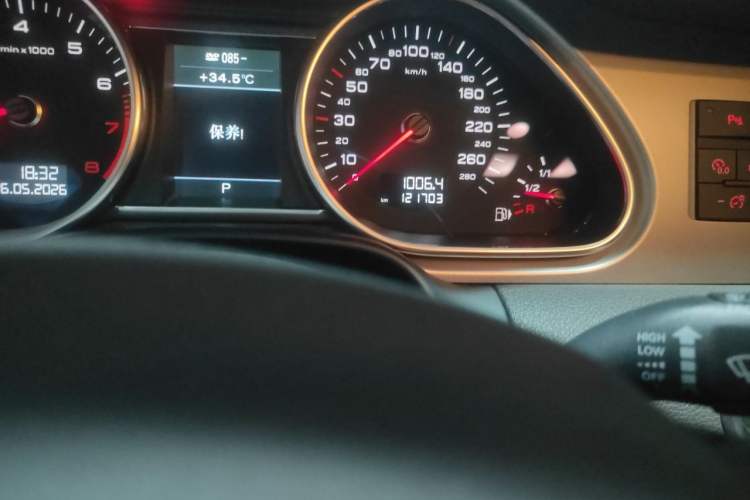Used Audi Q7 2015 35 TFSI Ambition Edition Odometer Close Up