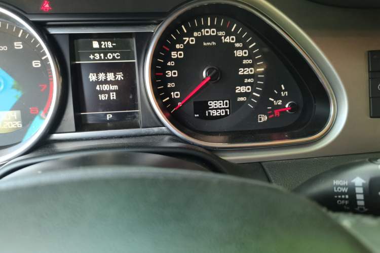 Used Audi Q7 2015 35 TFSI Ambition Edition Odometer Close Up