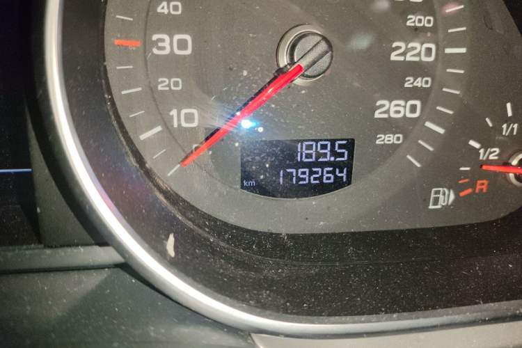 Used Audi Q7 2015 35 TFSI Ambition Edition Odometer Close Up