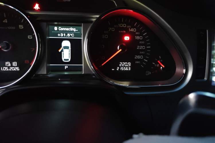Used Audi Q7 2015 35 TFSI Ambition Edition Odometer Close Up