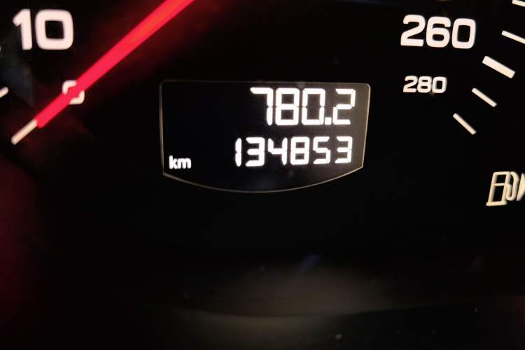 Used Audi Q7 2015 35 TFSI Ambition Edition Odometer Close Up