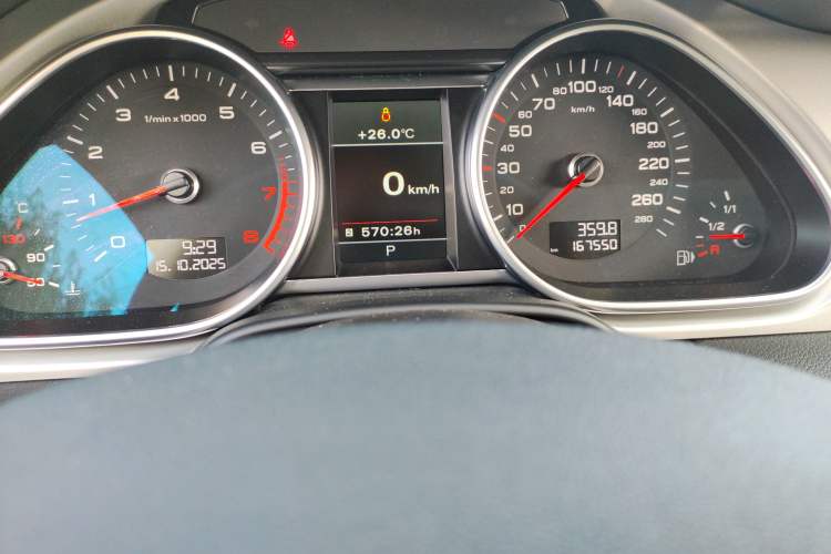 Used Audi Q7 2015 35 TFSI Ambition Edition Odometer Close Up