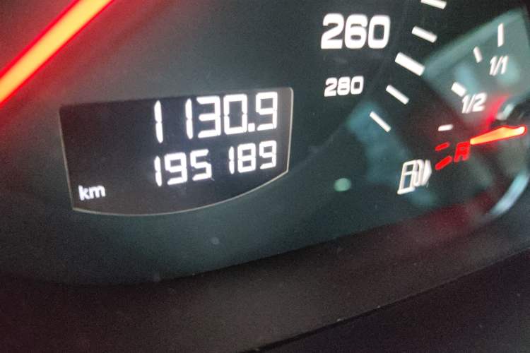 Used Audi Q7 2015 35 TFSI Ambition Edition Odometer Close Up