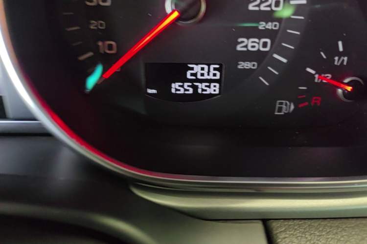 Used Audi Q7 2015 35 TFSI Sport Edition Odometer Close Up