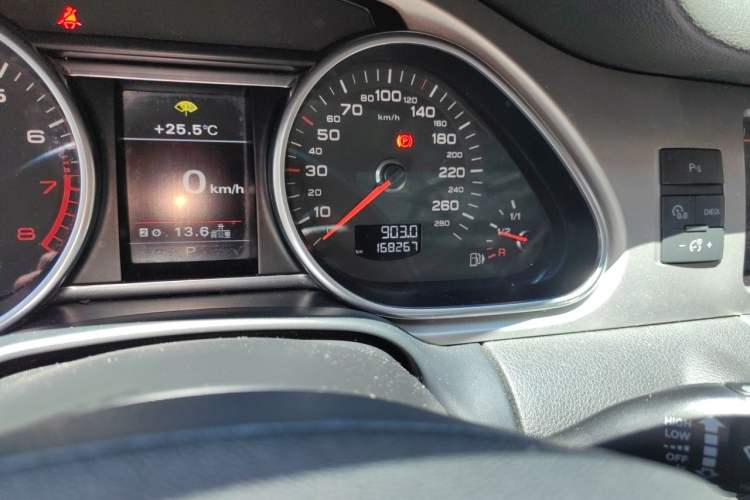 Used Audi Q7 2015 35 TFSI Ambition Edition Odometer Close Up