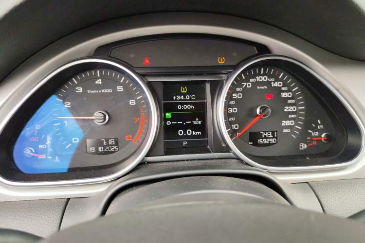 Used Audi Q7 2015 35 TFSI Sport Edition Odometer Close Up