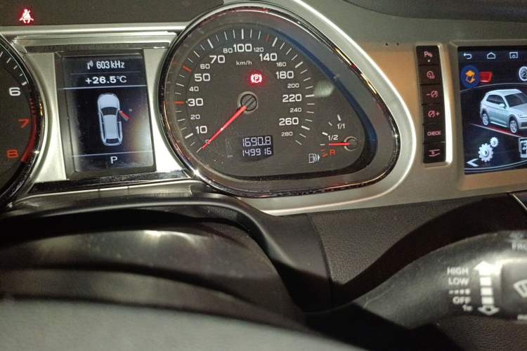 Used Audi Q7 2015 35 TFSI Ambition Edition Odometer Close Up