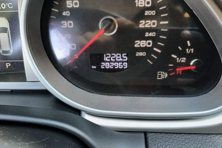 Used Audi Q7 2015 35 TFSI Ambition Edition Odometer Close Up