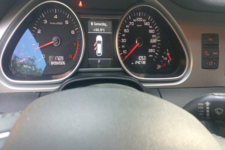 Used Audi Q7 2015 35 TFSI Ambition Edition Odometer Close Up