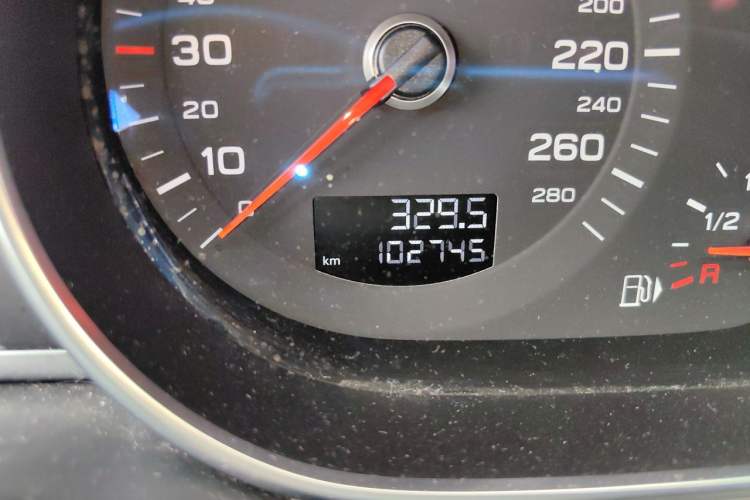 Used Audi Q7 2015 35 TFSI Sport Edition Odometer Close Up