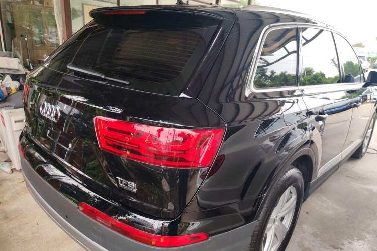 Used Audi Q7 2015 35 TFSI Ambition Edition Rear Right 45 Deg