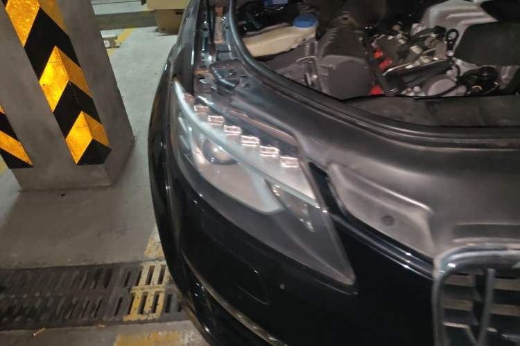 Used Audi Q7 2015 40 TFSI Collector's Edition Right Front Headlight