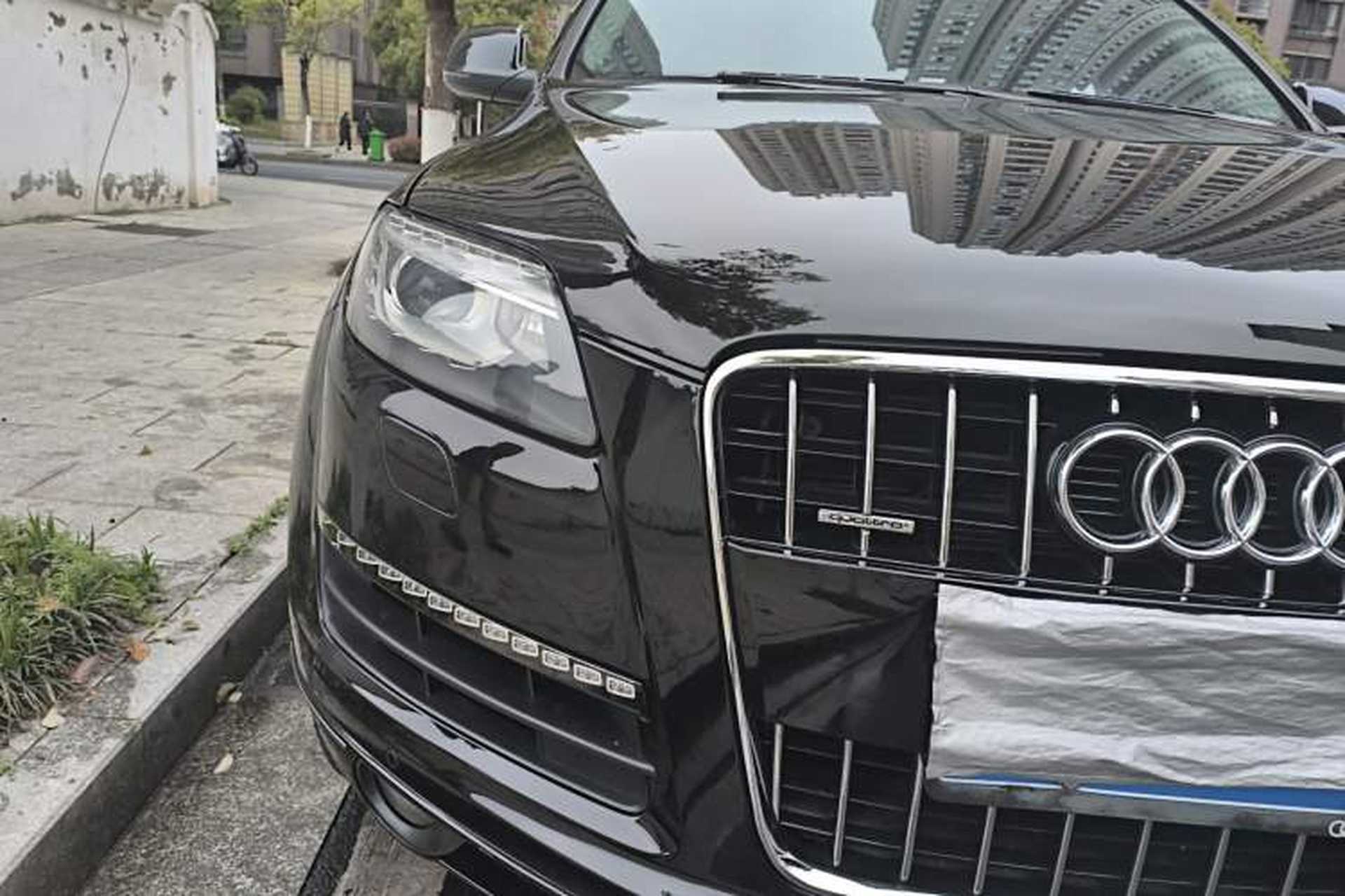 Used Audi Q7  Right Front Headlight