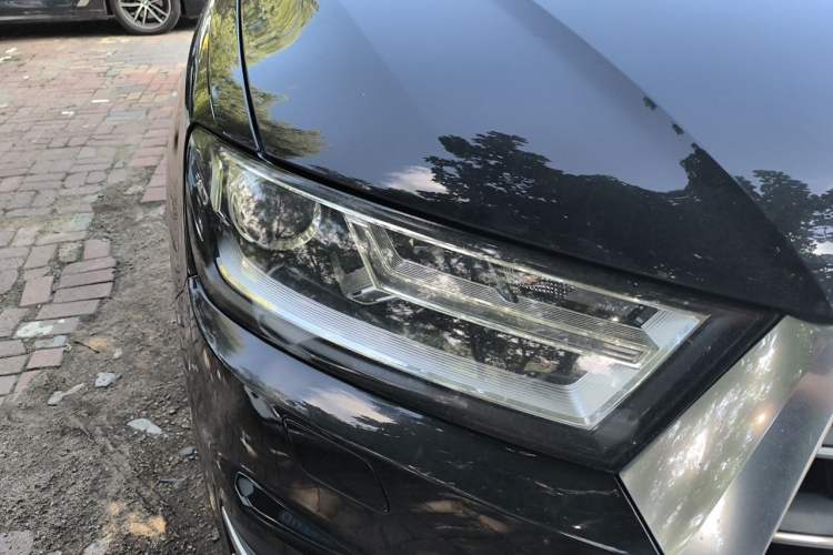 Used Audi Q7  Right Front Headlight