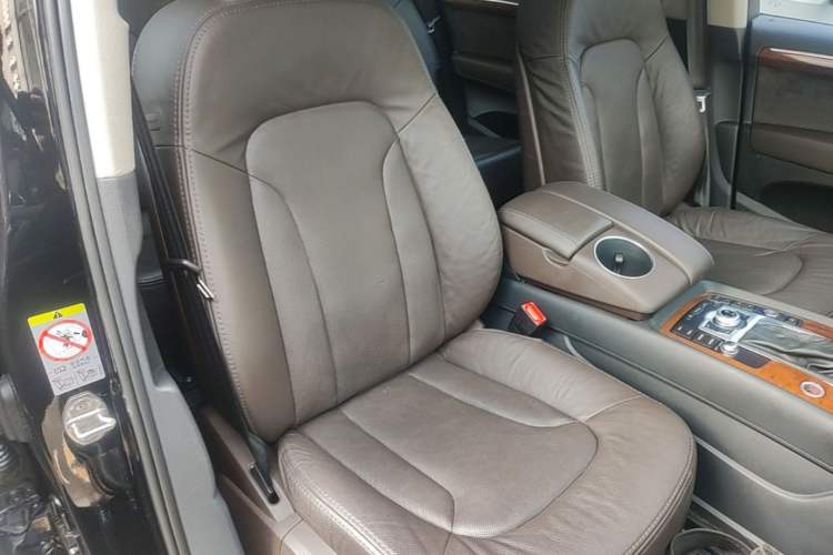 Used Audi Q7 2015 40 TFSI Collector's Edition Right Front Seat