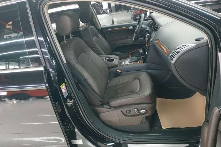 Used Audi Q7 2015 40 TFSI Collector's Edition Right Front Seat