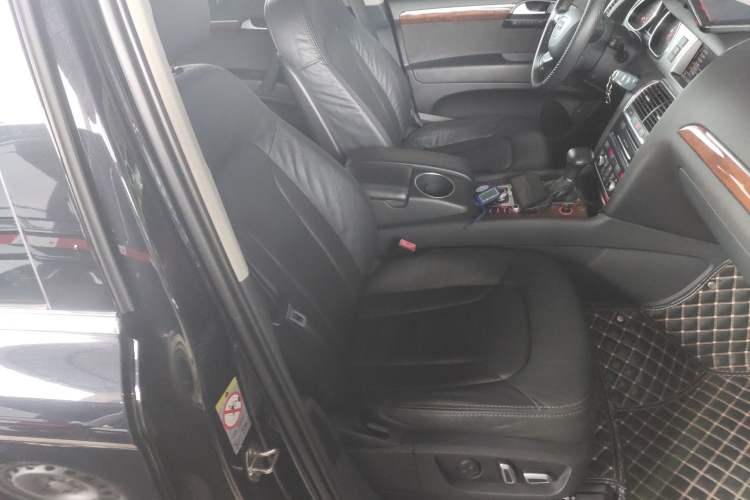 Used Audi Q7 2015 35 TFSI Ambition Edition Right Front Seat