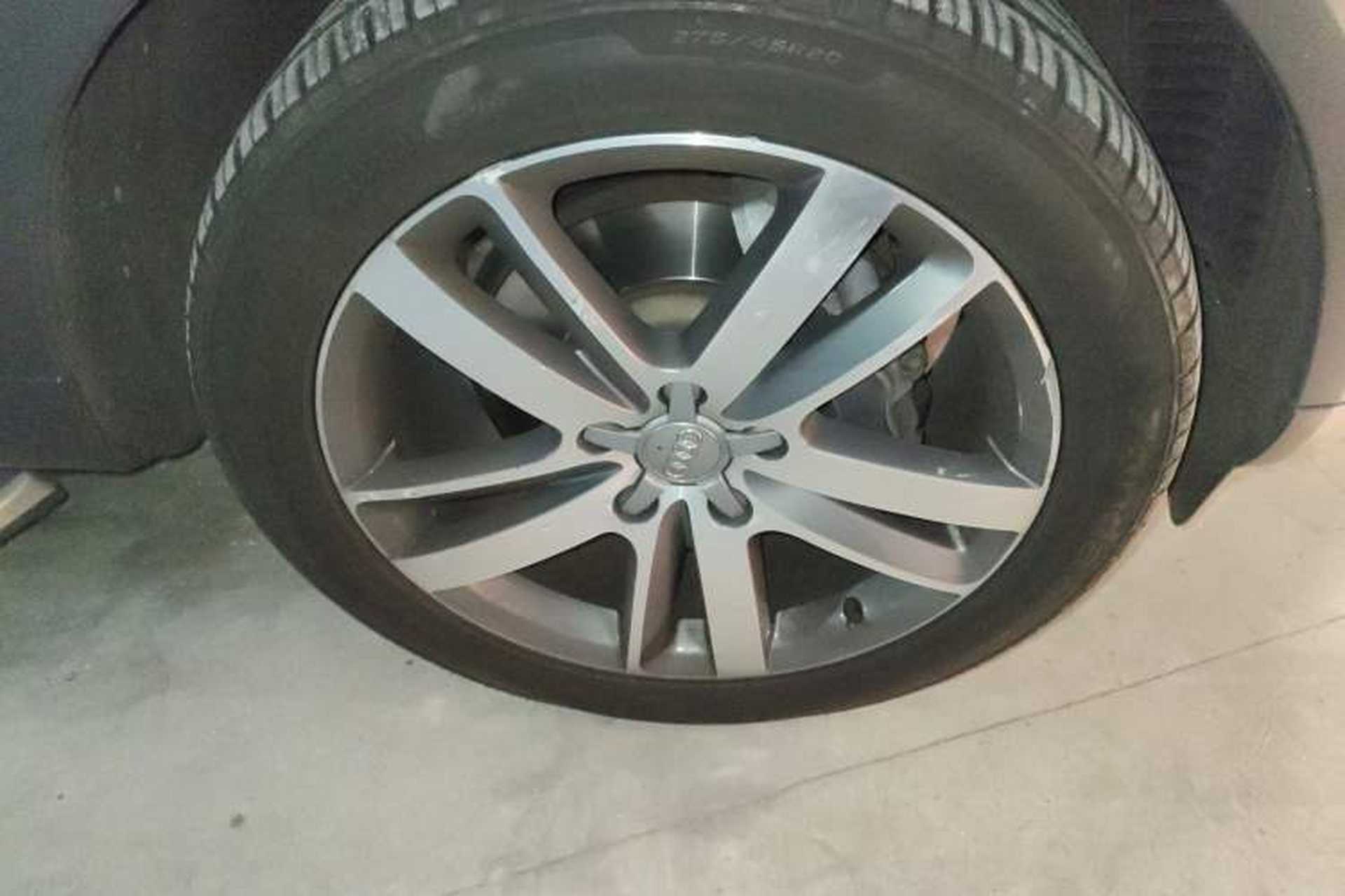 Used Audi Q7 2015 40 TFSI Collector's Edition Right Front Wheel Hub