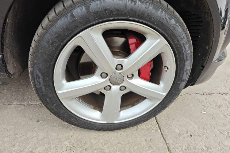 Used Audi Q7 2015 35 TFSI Sport Edition Right Front Wheel Hub