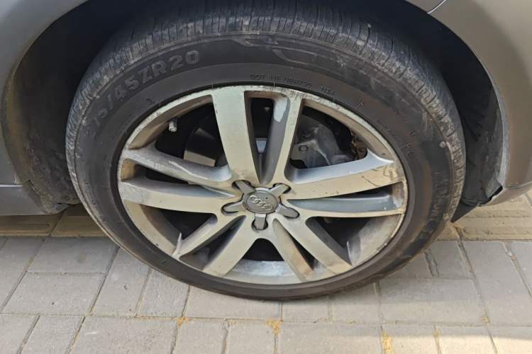 Used Audi Q7 2015 40 TFSI Collector's Edition Right Front Wheel Hub