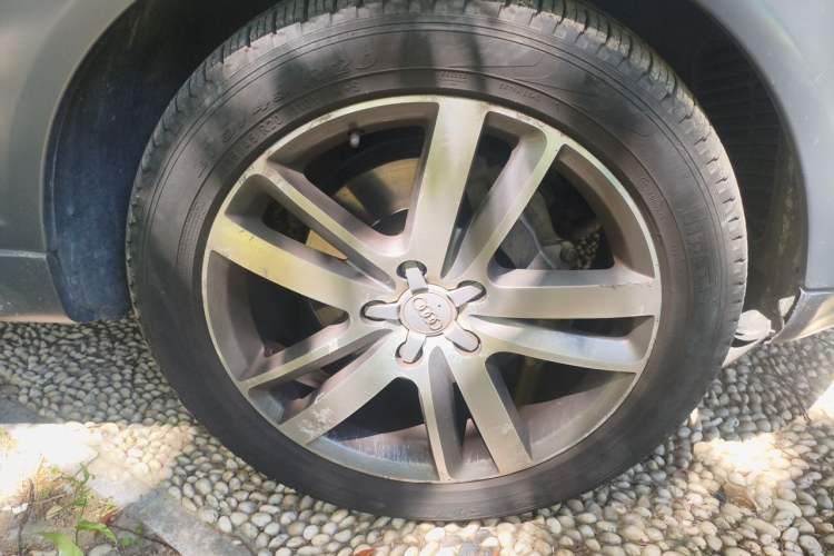 Used Audi Q7 2015 40 TFSI Collector's Edition Right Front Wheel Hub