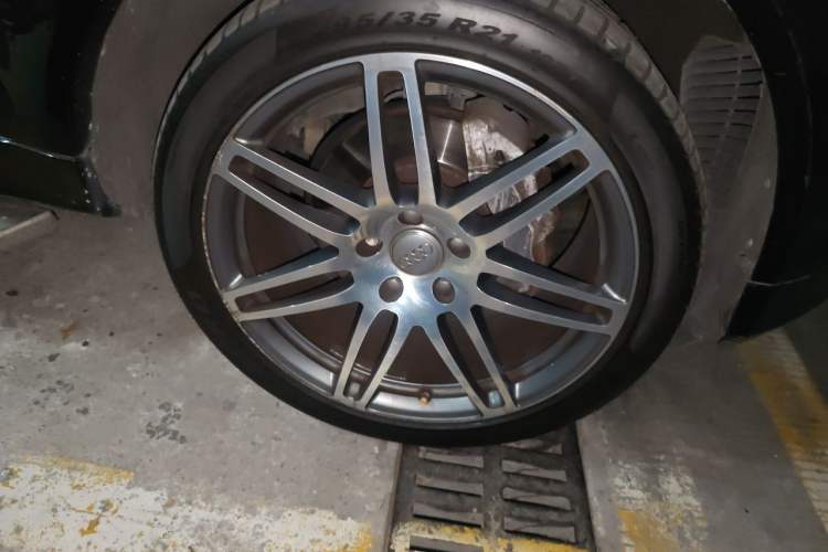 Used Audi Q7 2015 40 TFSI Collector's Edition Right Front Wheel Hub