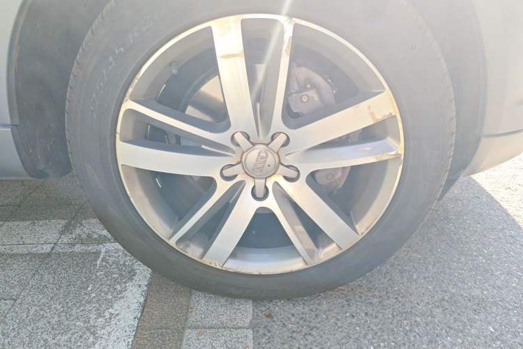 Used Audi Q7 2015 40 TFSI Collector's Edition Right Front Wheel Hub
