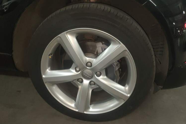 Used Audi Q7 2015 35 TDI Excellence Edition Right Front Wheel Hub