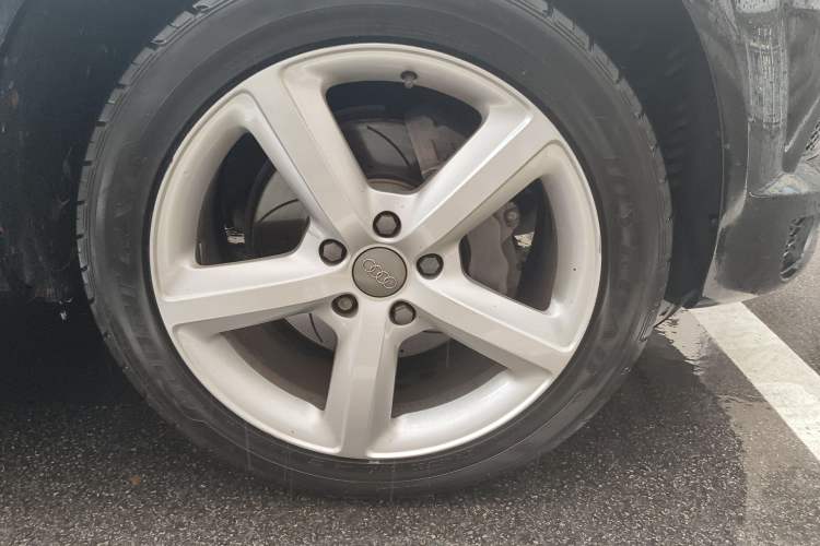 Used Audi Q7 2015 35 TDI Excellence Edition Right Front Wheel Hub
